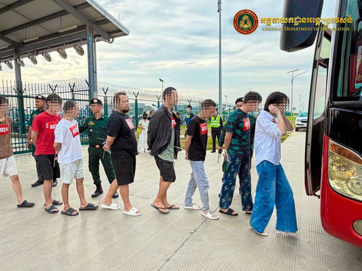 柬埔寨遣返121名涉网络诈骗等违法犯罪的中国籍人员