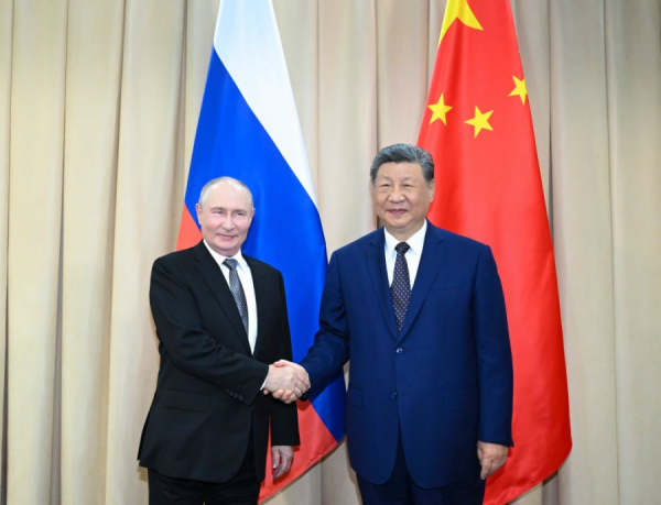 中国国家主席习近平会见俄罗斯总统普京 就国际地区问题交换意见