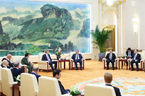 中国总理李强会见美中贸易全国委员会董事会代表团