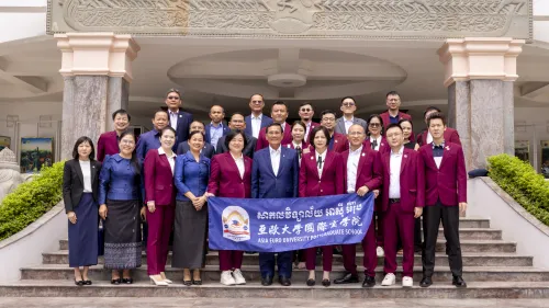 亚欧大学国际商学院助力柬埔寨旅游业数字化转型与中文人才培养