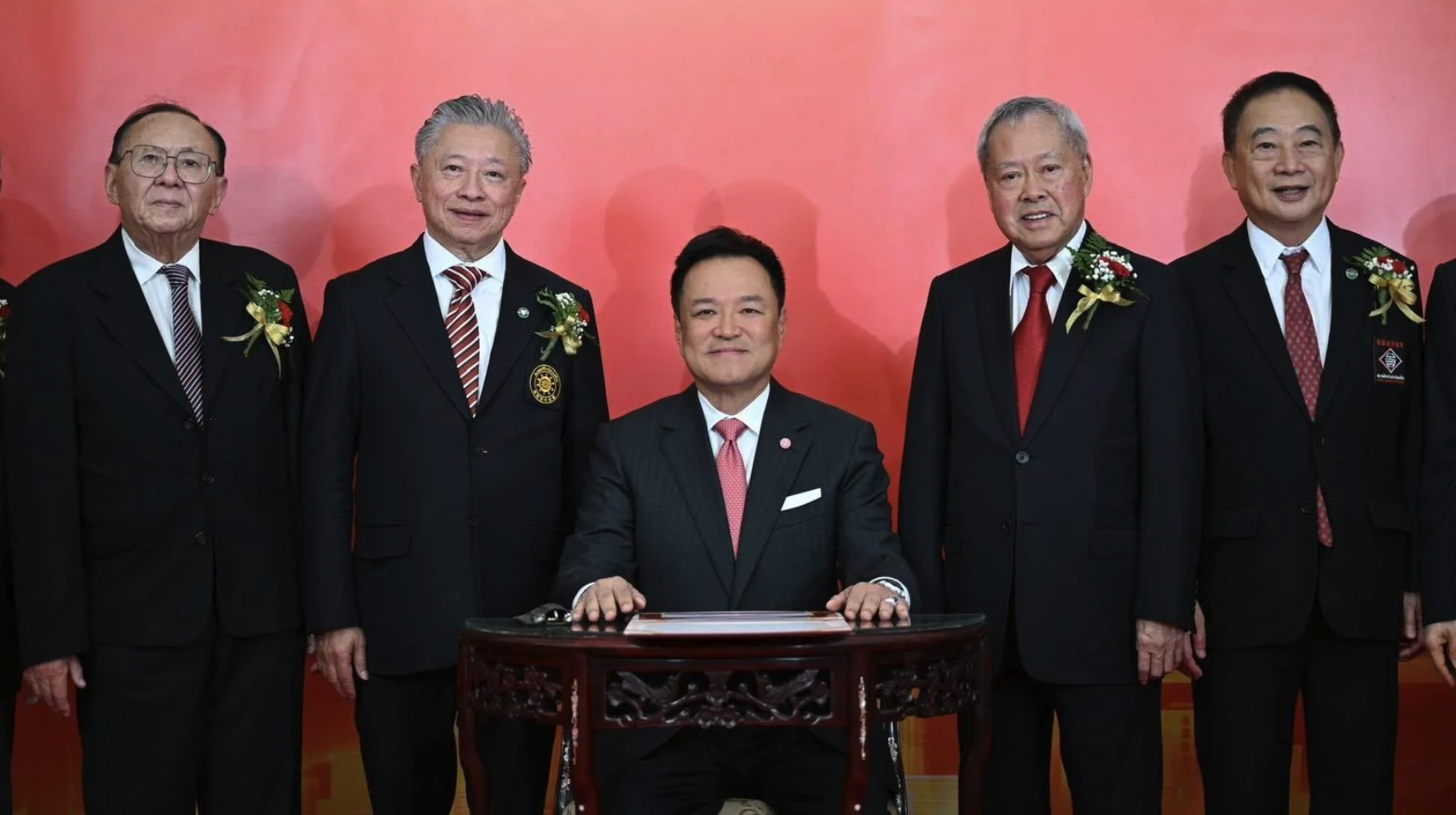 泰国总理阿努廷出席泰华九属会馆联谊会成立60周年庆典 强调泰中“一家亲”