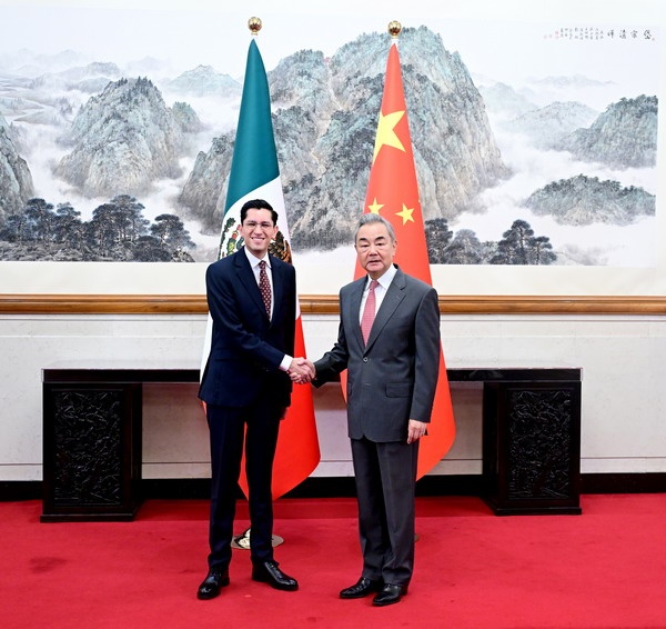 中国外长王毅会见墨西哥外长:中墨关系不针对第三方,也不应受第三方影响