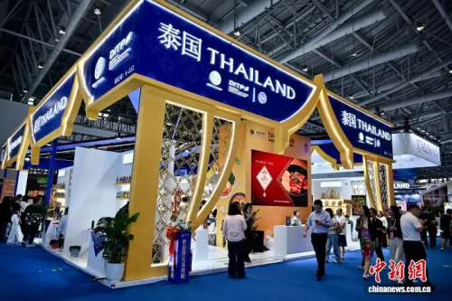 第二十六届中国国际投资贸易洽谈会：国外展馆吸引参观者