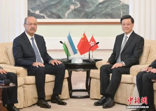 李家超与出席“一带一路高峰论坛”国家政府高层官员会面