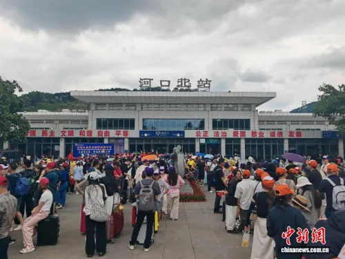 中越跨境游持续升温 云南铁路河口北站服务越南旅客增幅明显