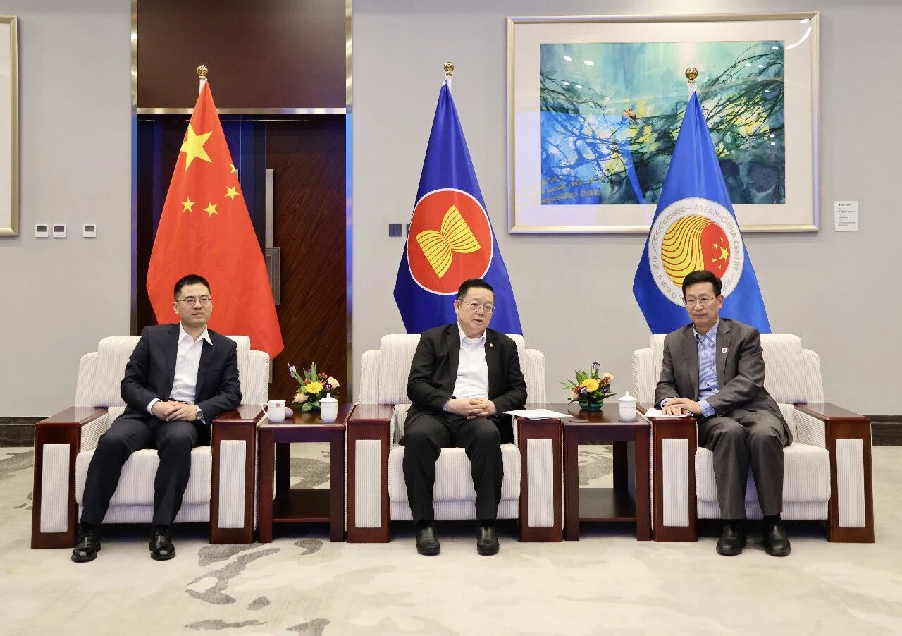 中国—东盟中心秘书长张利忠大使会见东盟秘书长高金洪