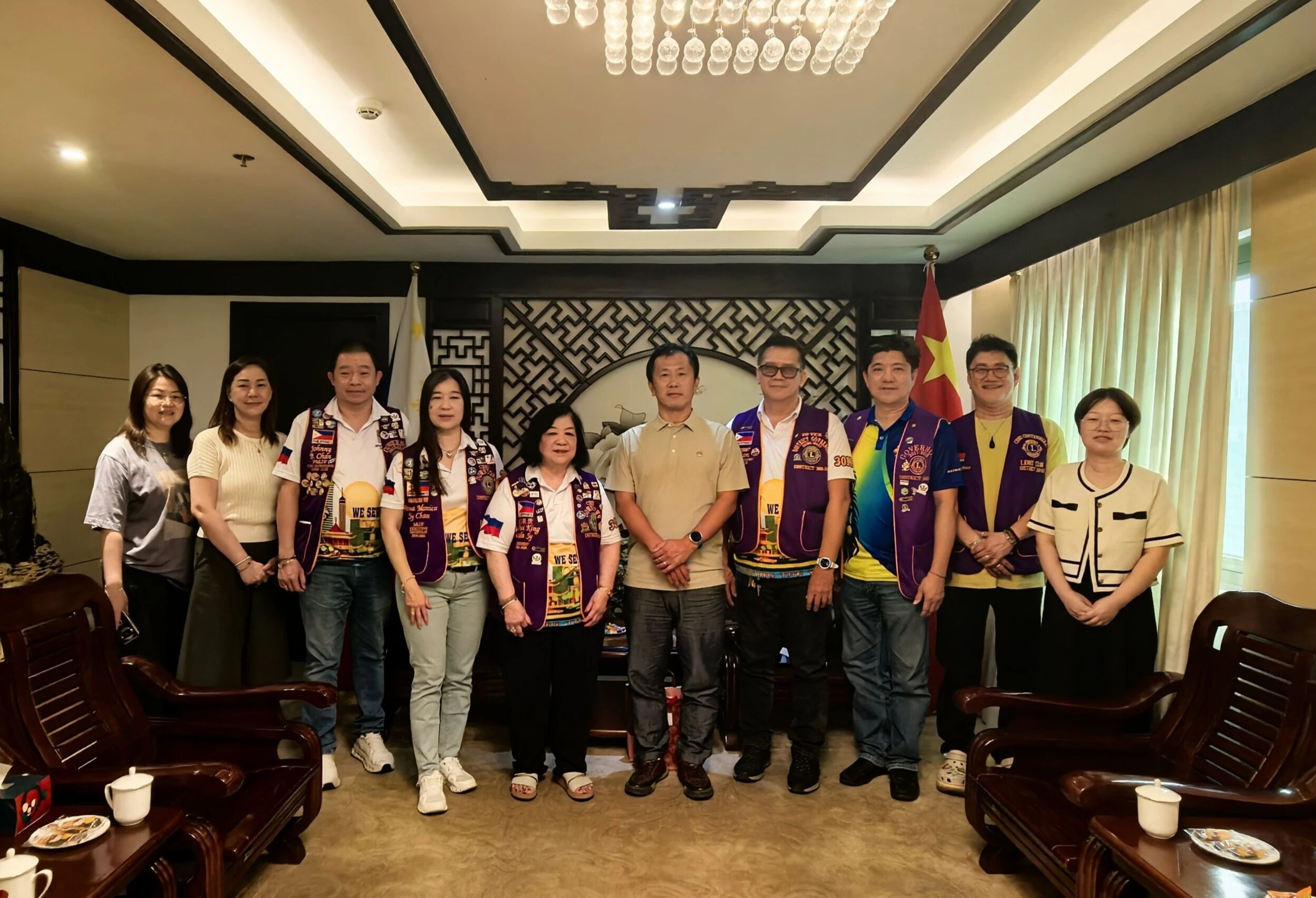 中国驻宿务代总领事张书豪会见宿务市区国际狮子会和宿务百年狮子会负责人