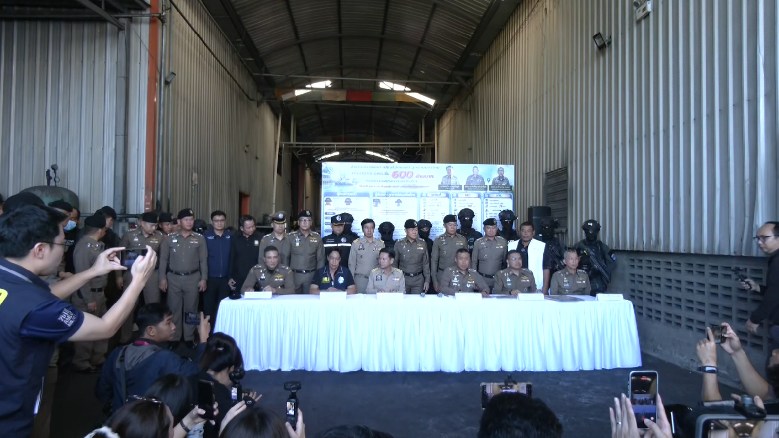 泰国警方查获中国籍通缉人员 经营逾6亿泰铢橡胶企业 涉嫌冒用死者身份为儿子办证件