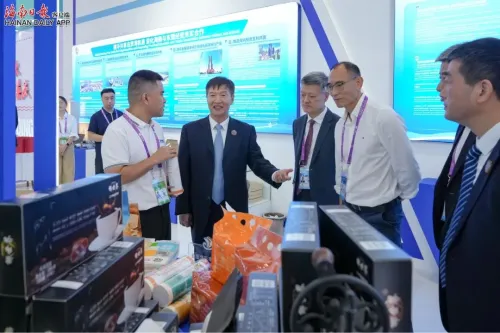 海南省长刘小明参加第23届中国—东盟博览会并调研平陆运河通航情况