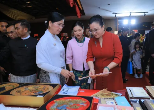 中国驻缅甸使馆举行庆祝中华人民共和国成立77周年招待会 缅甸副总统南尼尼埃出席