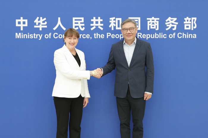 中国商务部长王文涛会见德国汽车工业协会主席:中国不是欧盟面临经贸问题的根源