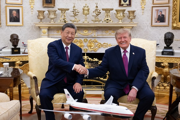 中国国家主席习近平同美国总统特朗普会谈