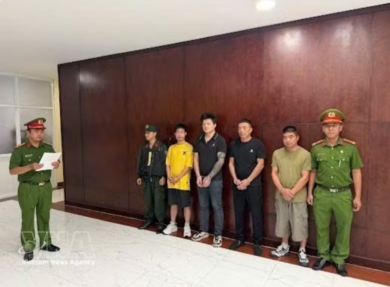 四名中国籍人员涉走私近1.8万包香烟 在越南胡志明市被逮捕起诉