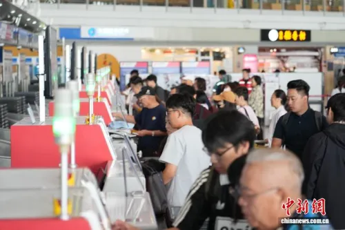 北京首都机场国庆假期预计运送旅客超166万人次 国际出行热门目的地主要是东盟热点国家。