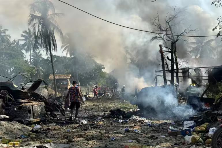 媒体:缅甸若开邦遭空袭至少33人死亡 救援人员称该地远离交战前线