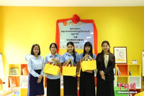 中国“春蕾计划”助力柬埔寨妇女和女童提升数字技能