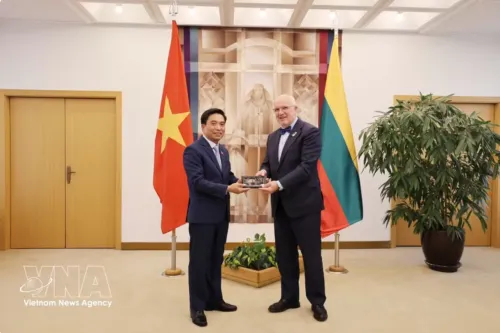 越南国会副主席阮尹英率团访问立陶宛 推动双边友好合作