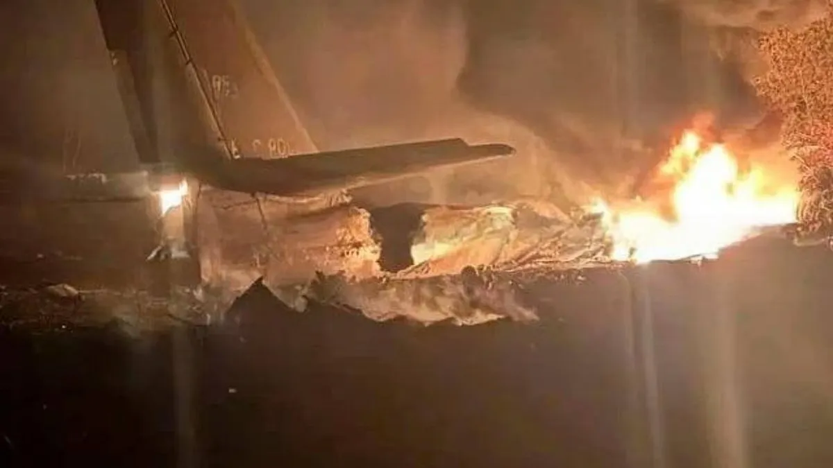 俄罗斯战略轰炸机训练中坠毁 造成6名机组人员遇难