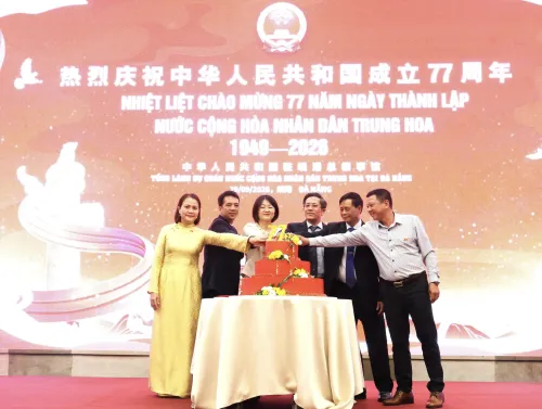 中国驻岘港总领馆举办庆祝中华人民共和国成立77周年暨总领事到任招待会