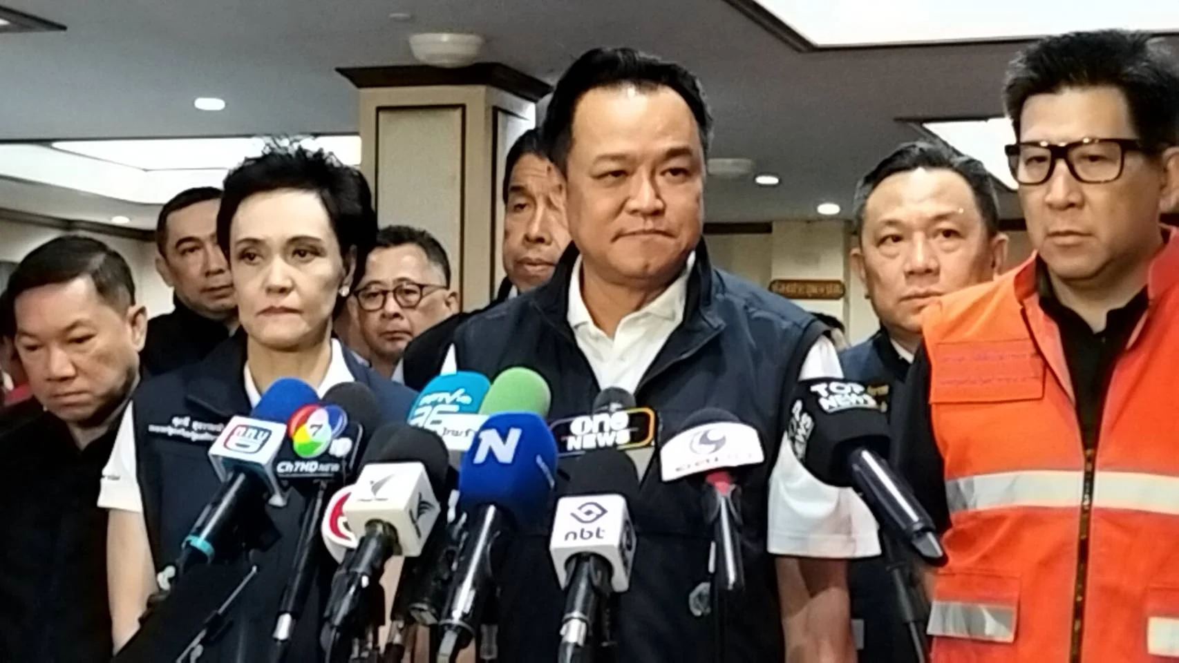 泰国总理阿努廷下令加速排空积水 严阵以待新一轮强降雨