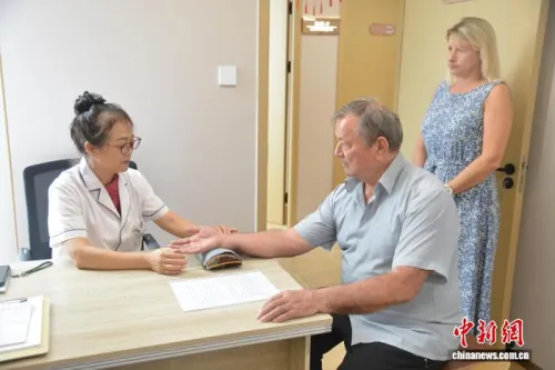 境外游客赴三亚体验中医康养持续升温