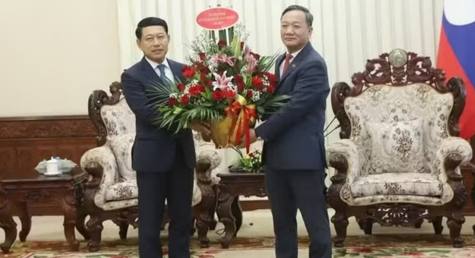 越南与老挝深化伟大友好与特殊团结关系