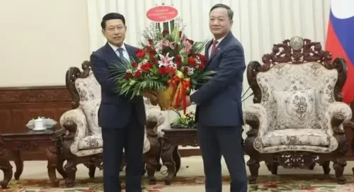 越南与老挝深化伟大友好与特殊团结关系