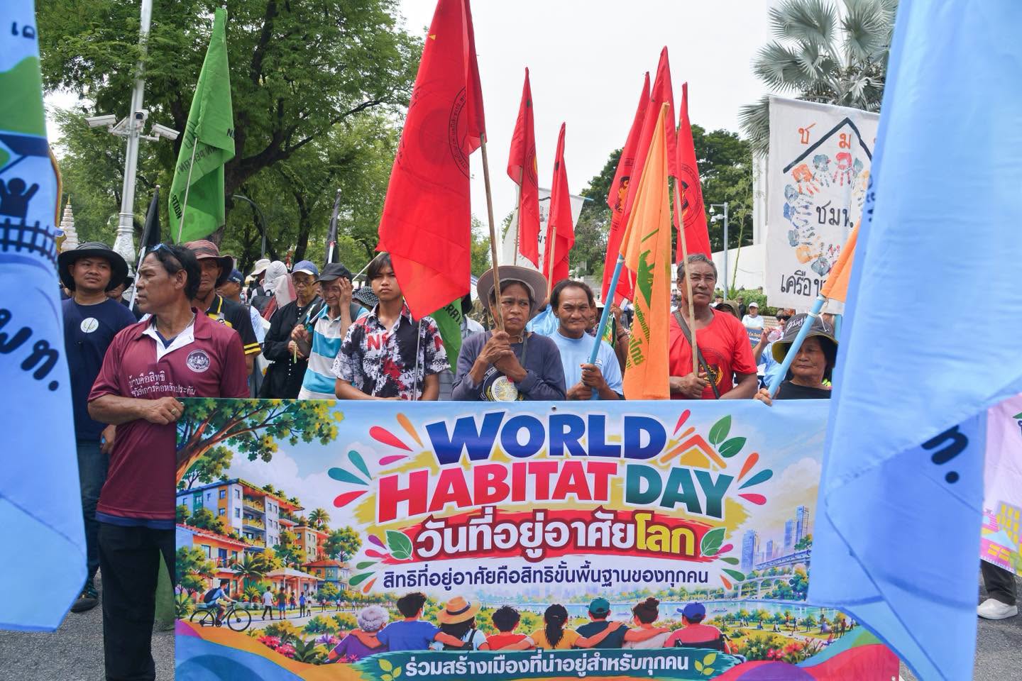 泰国总理阿努廷接收民众请愿 要求保障土地住房权益