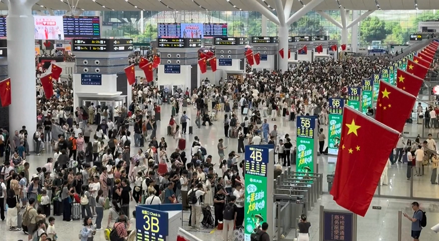 【视频】2026年中国国庆假期超21亿人次跨区域流动