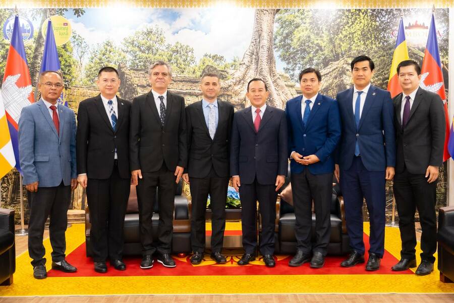 哈萨克斯坦旅游公司拜会柬埔寨旅游部大臣：承诺将进一步增加赴柬游客数量