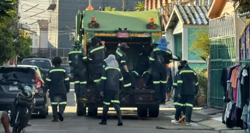 垃圾车作掩护！泰国警方伪装清运工突袭抓获曼谷毒枭“黑达”