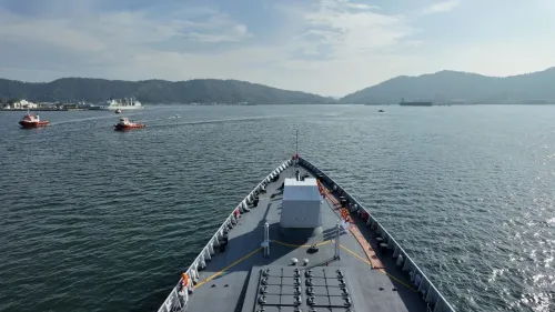 中国海军第48批护航编队抵达马来西亚进行友好访问