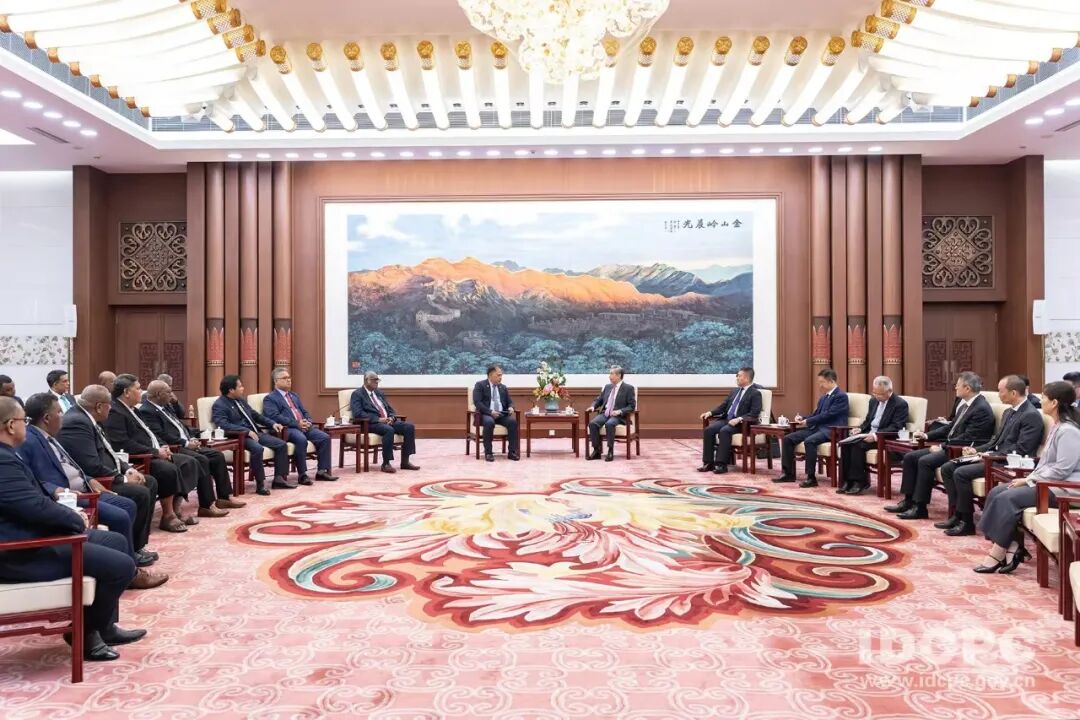 中共中央外办主任王毅会见太平洋岛国政治家联合考察团