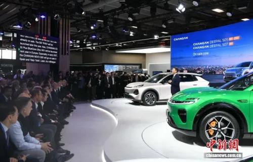 （经济观察）不靠海的重庆，如何让 “渝车” 驶向世界？