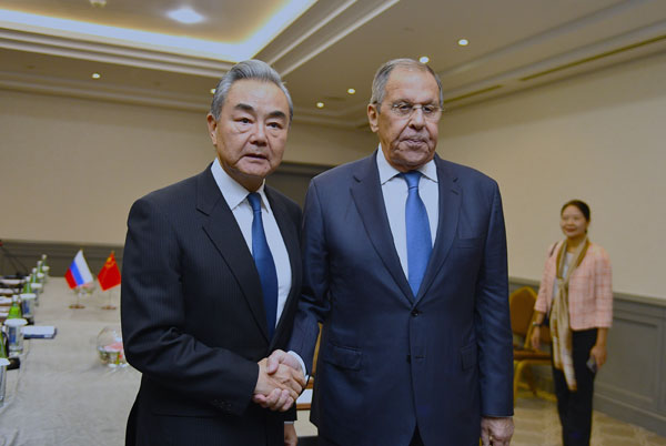 中国外长王毅会见俄罗斯外长拉夫罗夫 双方就中俄高层交往及国际热点问题协调立场