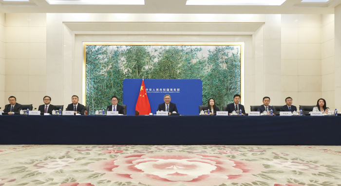 中国新加坡双边投资促进委员会第八次联席会议召开 就双向投资、政府间合作项目以及推进双边合作等交换意见