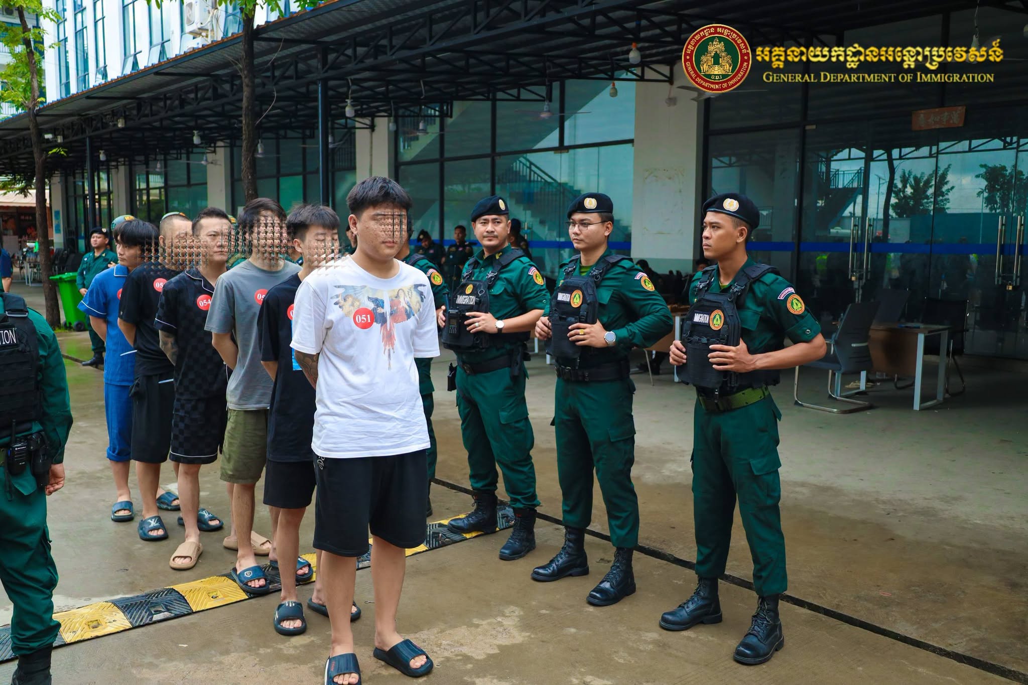 涉嫌网络诈骗及违法犯罪 柬埔寨遣返90名中国籍人员