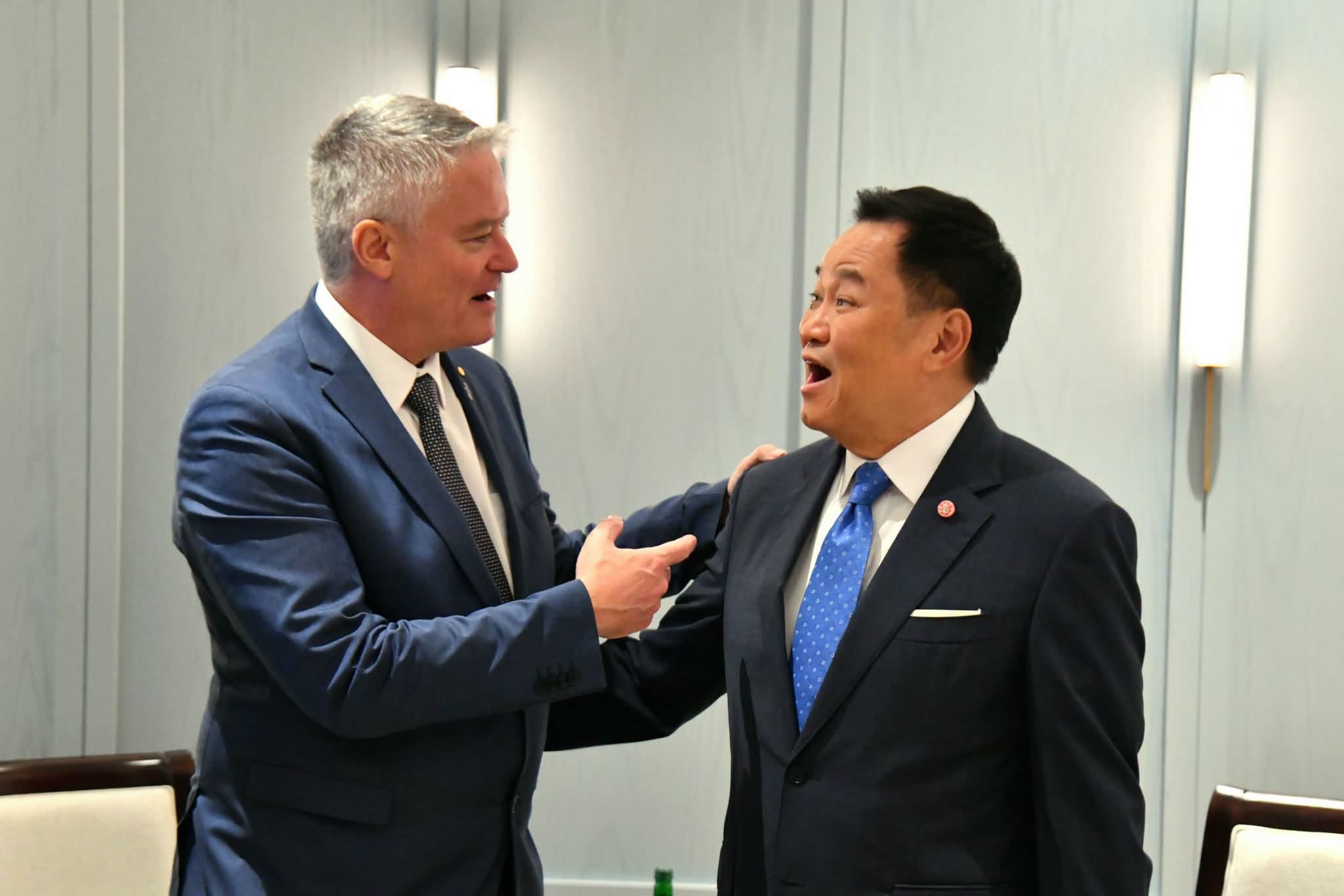 泰总理阿努廷会见OECD秘书长 重申泰国加入组织决心