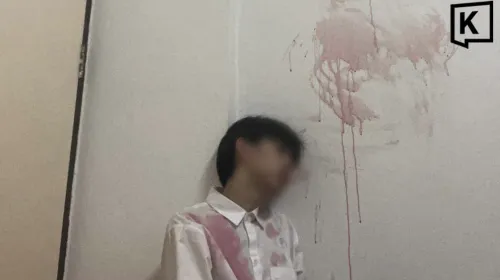 网络诈骗分子诱导并操控一名泰国大学生伪造血迹、假装被囚 向家属索要赎金