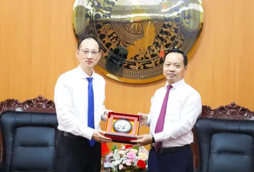 中国驻越南大使馆临时代办王群会见越南奠边省委书记陈进勇