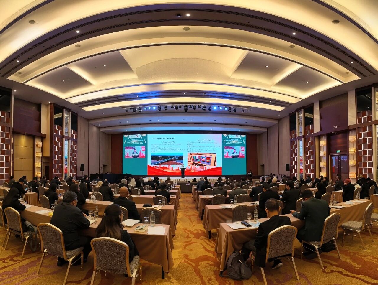 泰国朱拉隆功大学穆斯林世界政策中心2026年年会举行,中国驻泰国大使出席并发表主旨演讲