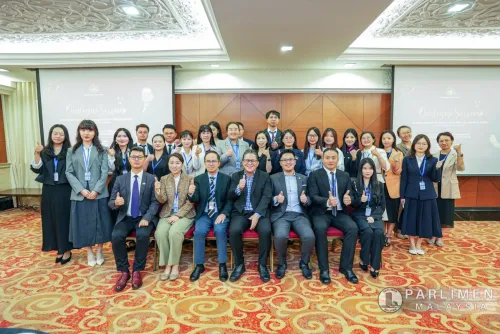 马中博士生“知行计划”团到马来西亚国会进行参访交流