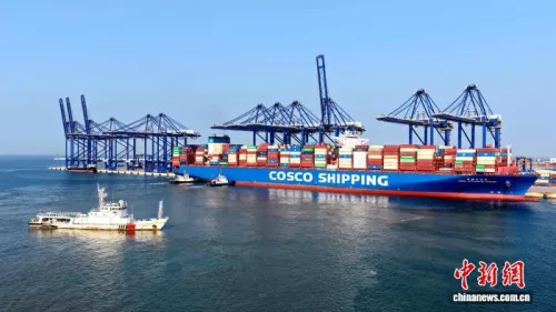 （活力中国）大船纷至 海南洋浦港连接东盟更紧密