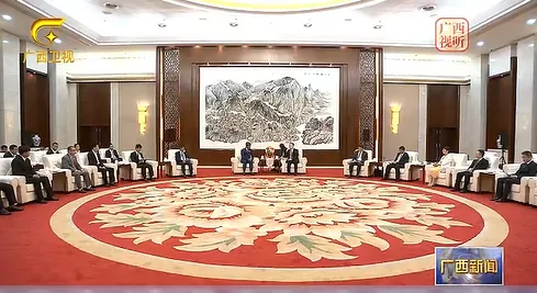 广西壮族自治区党委常委、自治区副主席蔡允革会见柬埔寨政府官员人工智能培训班学员