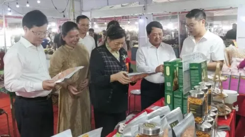 2026年越中国际贸易博览会在宣光省开幕 300个展位共促经贸合作