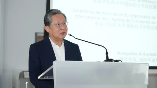 东西问丨中医专家黄煌：用听得懂的语言，把经方带给世界