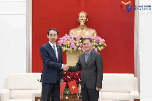 中国驻越南大使何炜会见广宁市人民委员会主席裴文康