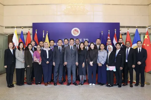 中国—东盟外交人员培训班代表团访问中国—东盟中心