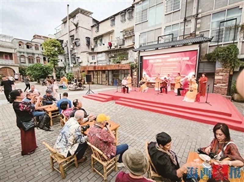 光影定格厦门 20余位印尼华侨摄影家开启文化艺术摄影交流之旅