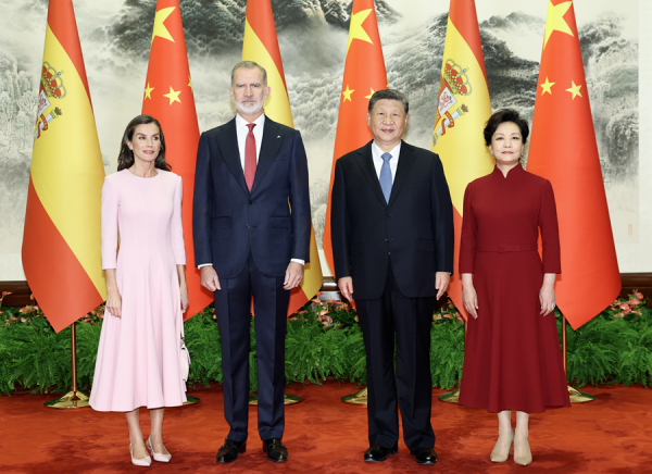 西班牙高速列车追尾脱轨事故造成重大人员伤亡 中国国家主席习近平向西班牙国王致慰问电